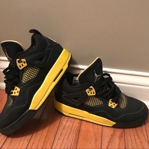Air Jordan 4 Thunder